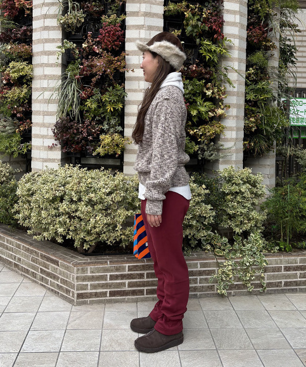 サイトウ　トモミさんの「BEAMS WOMEN｜ヘム アレンジ スウェット パンツ」を使ったコーディネート