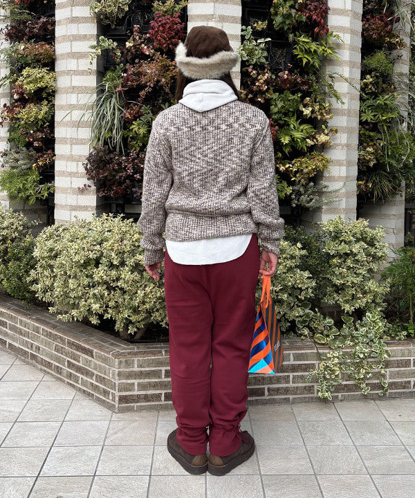 サイトウ　トモミさんの「BEAMS WOMEN｜ヘム アレンジ スウェット パンツ」を使ったコーディネート