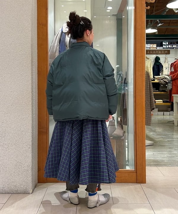 清水 彩乃さんの「BEAMS WOMEN｜樹脂 パール ロング ネックレス」を使ったコーディネート