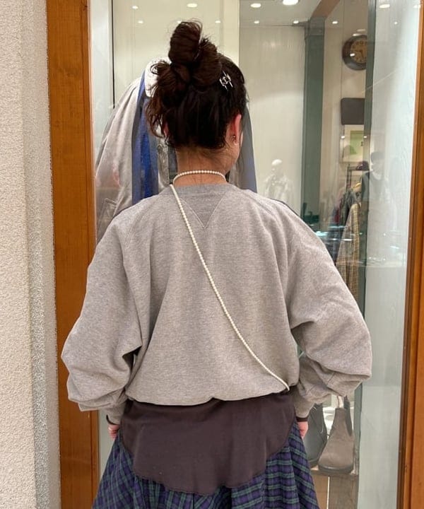 清水 彩乃さんの「BEAMS WOMEN｜樹脂 パール ロング ネックレス」を使ったコーディネート