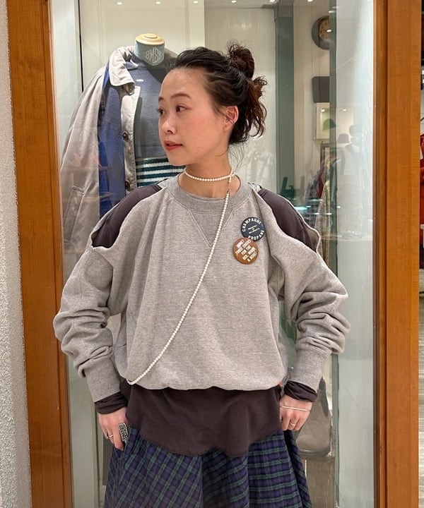 清水 彩乃さんの「BEAMS WOMEN｜樹脂 パール ロング ネックレス」を使ったコーディネート