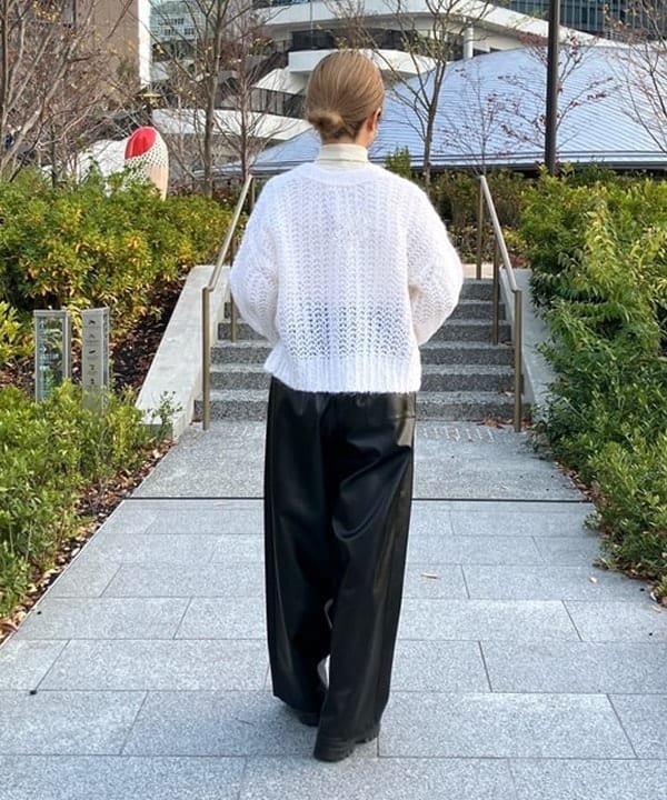 蒲原 捺美さんの「BEAMS WOMEN｜モヘヤ ナイロン ショート カーディガン」を使ったコーディネート