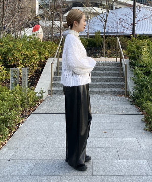 蒲原 捺美さんの「BEAMS WOMEN｜モヘヤ ナイロン ショート カーディガン」を使ったコーディネート