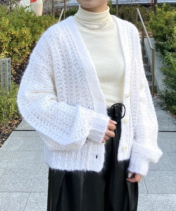 蒲原 捺美さんの「BEAMS WOMEN｜モヘヤ ナイロン ショート カーディガン」を使ったコーディネート