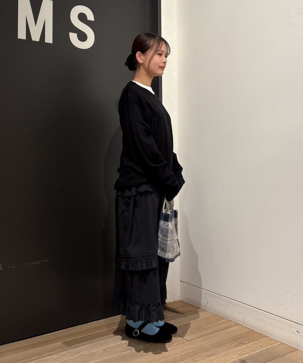 キムさんの「BEAMS WOMEN｜LACOSTE for BEAMS BOY / 別注 Vネック ニット」を使ったコーディネート