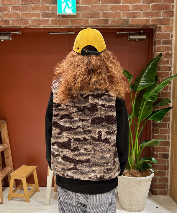 エノモト アミさんの「BEAMS WOMEN｜【別注】South2 West8 / Trout Piping Vest」を使ったコーディネート