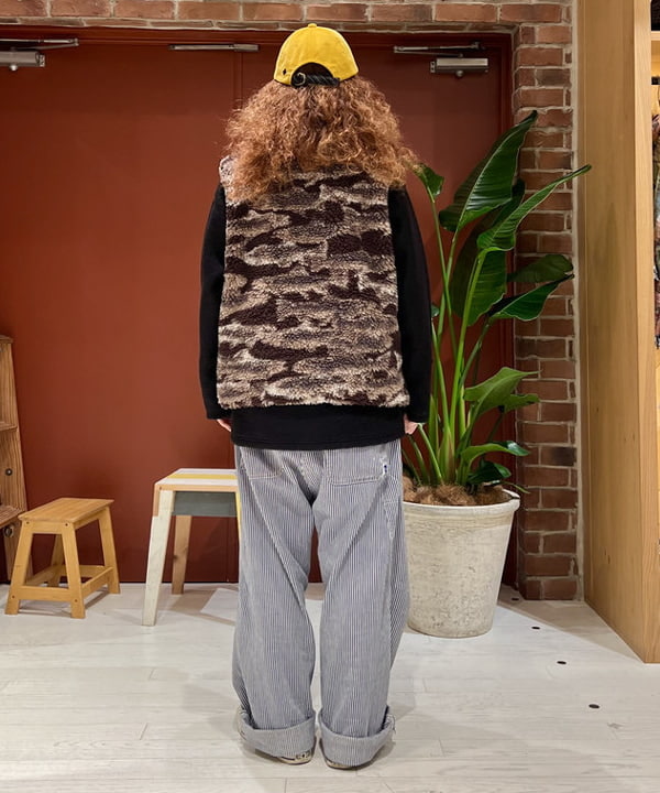 エノモト アミさんの「BEAMS WOMEN｜【別注】South2 West8 / Trout Piping Vest」を使ったコーディネート