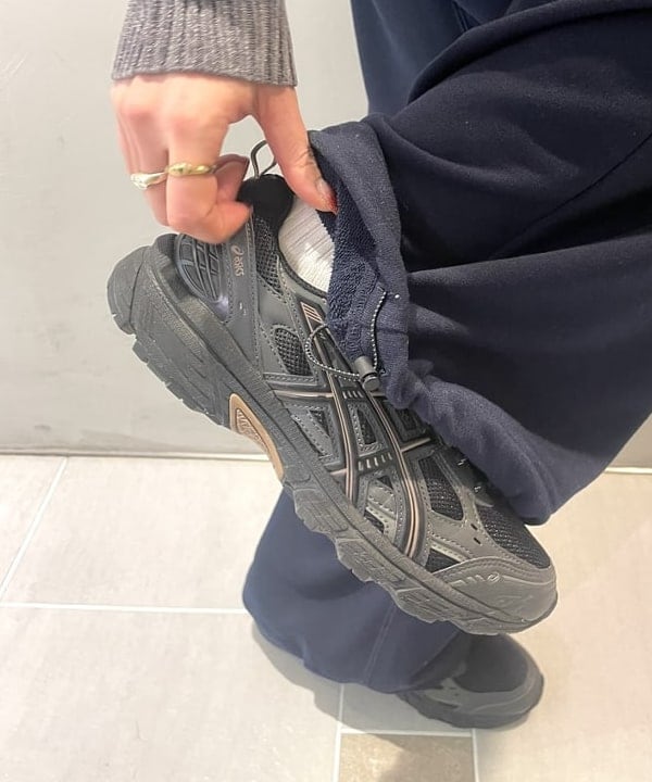 りりさんの「BEAMS WOMEN｜ラメ リブ ジップ ビッグ カラー ニット」を使ったコーディネート