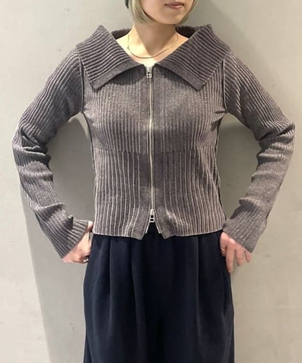 りりさんの「BEAMS WOMEN｜ラメ リブ ジップ ビッグ カラー ニット」を使ったコーディネート