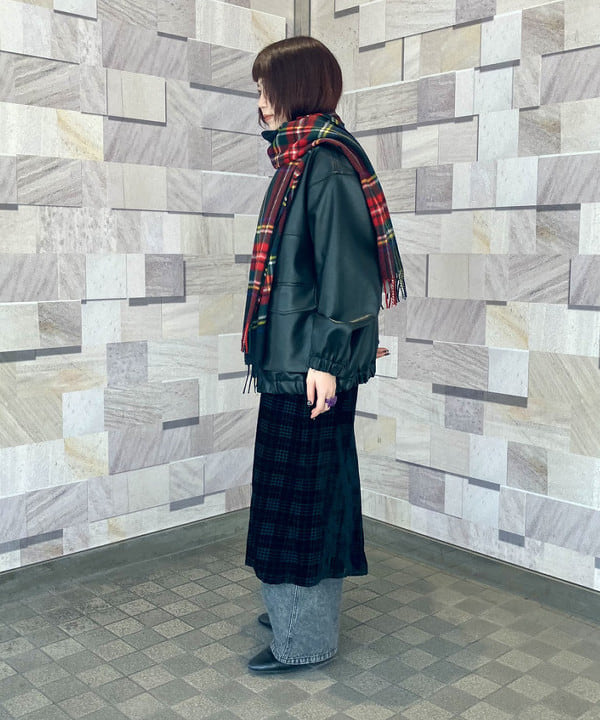 ちかたいらさんの「リブ ニット ポロ」を使ったコーディネート