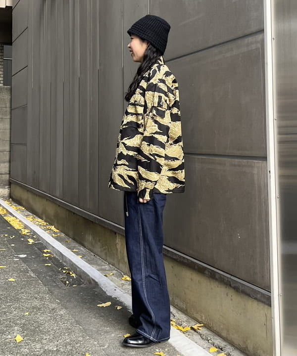 ミナミマリコさんの「BEAMS WOMEN｜BUZZ RICKSON'S / GOLD TIGER PATTERN JACKET」を使ったコーディネート