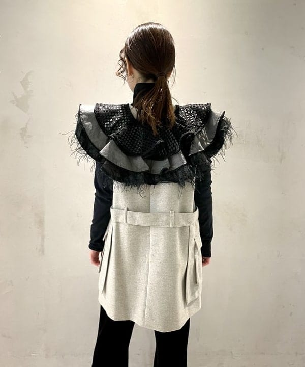 カタヤマ アヤさんの「BEAMS WOMEN｜ツイード ポケット ノースリーブ ミニ ワンピース」を使ったコーディネート