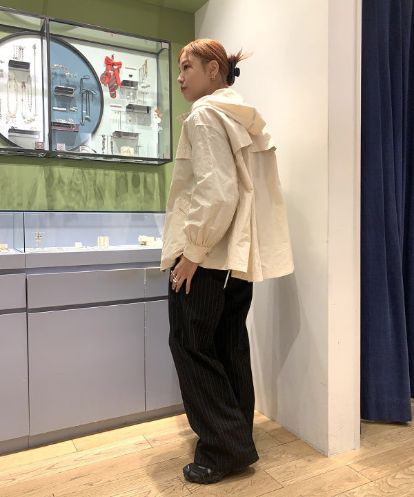 れいなさんの「BEAMS WOMEN｜バック タック マウンテンパーカー」を使ったコーディネート