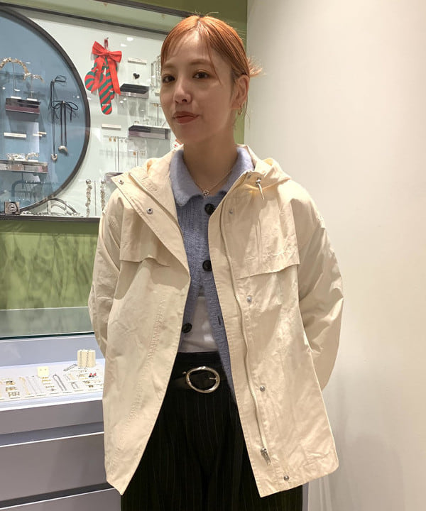 れいなさんの「BEAMS WOMEN｜バック タック マウンテンパーカー」を使ったコーディネート