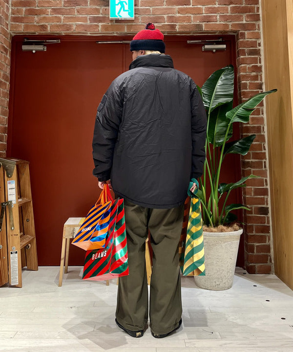 新里 京介さんの「BEAMS WOMEN｜ブラッシュ オーバーパンツ」を使ったコーディネート