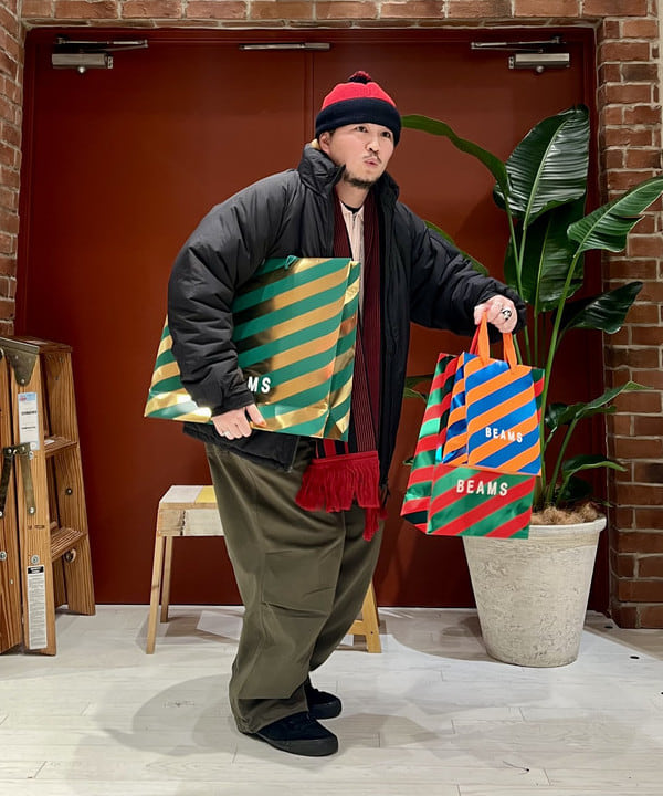新里 京介さんの「BEAMS WOMEN｜ブラッシュ オーバーパンツ」を使ったコーディネート