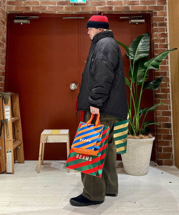 新里 京介さんの「BEAMS WOMEN｜ブラッシュ オーバーパンツ」を使ったコーディネート