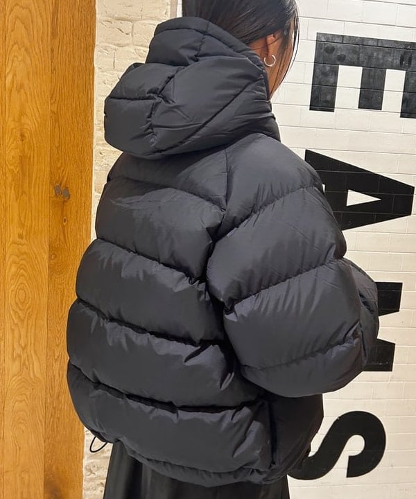 川口 恵さんの「BEAMS WOMEN｜GYMPHLEX / フーデッド ダウン ジャケット」を使ったコーディネート