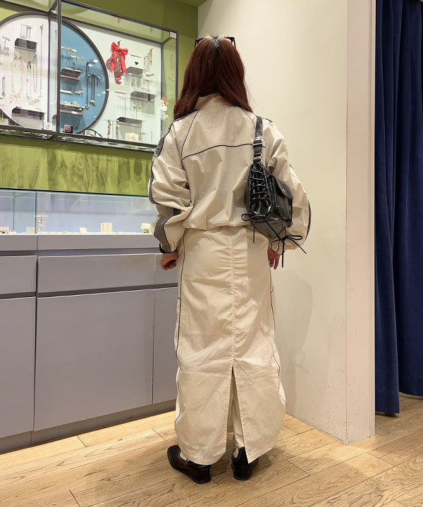 オカベ　アヤカさんの「BEAMS WOMEN｜ストライプ キリカエ トラックジャケット」を使ったコーディネート