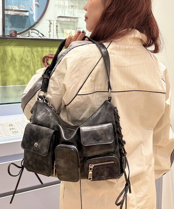 オカベ　アヤカさんの「BEAMS WOMEN｜ストライプ キリカエ トラックジャケット」を使ったコーディネート