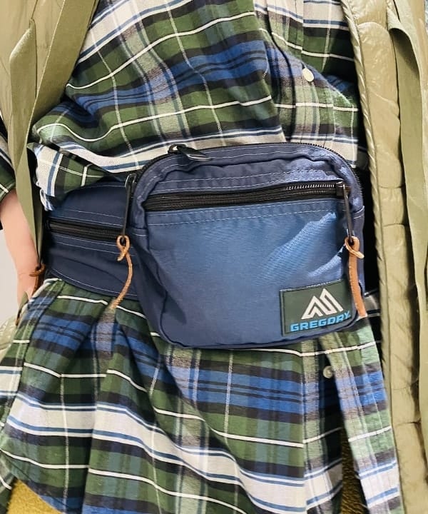 佐藤 歩さんの「BEAMS WOMEN｜GREGORY / 別注 VINTAGE HIP MATE NAVY」を使ったコーディネート