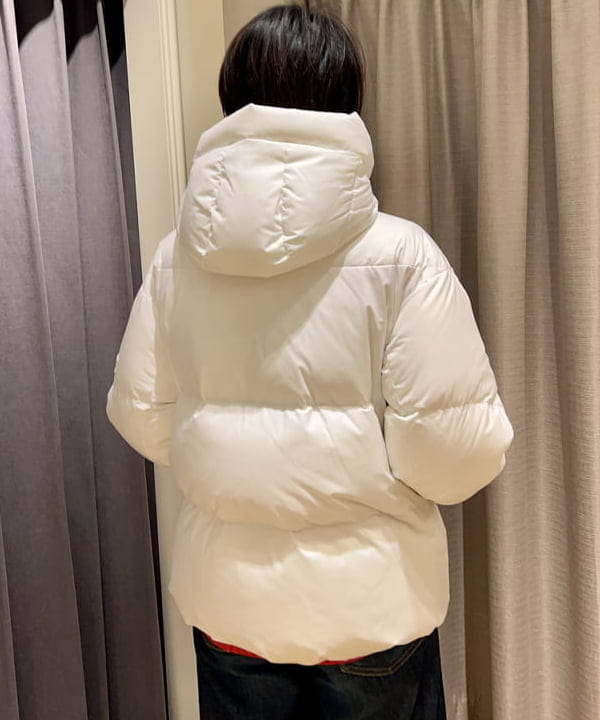 岡 妃呂美さんの「BEAMS WOMEN｜TATRAS / GIGI ダウンジャケット」を使ったコーディネート