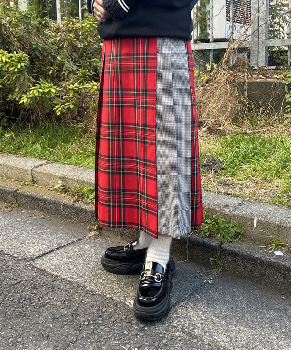 安藤 菜央さんの「BEAMS WOMEN｜チェック 切り替え キルト スカート」を使ったコーディネート