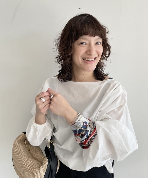 IZUMI MAYUMIさんの「BEAMS WOMEN｜ギャザー ショルダー ブラウス」を使ったコーディネート