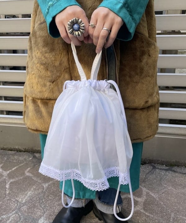 コウリキ　マミさんの「BEAMS WOMEN｜NAPRON / 別注 レース ミニ ペイシェント バッグ」を使ったコーディネート