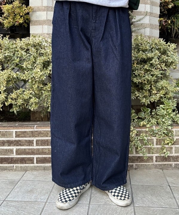 サイトウ　トモミさんの「BEAMS WOMEN｜Gramicci × BEAMS BOY / 別注 ワイド デニム パンツ」を使ったコーディネート