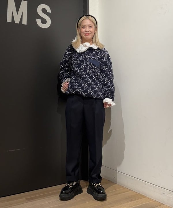 安藤 菜央さんの「BEAMS WOMEN｜BEAMS BOY / ポリエステル ウール シンチ バック スラックス」を使ったコーディネート