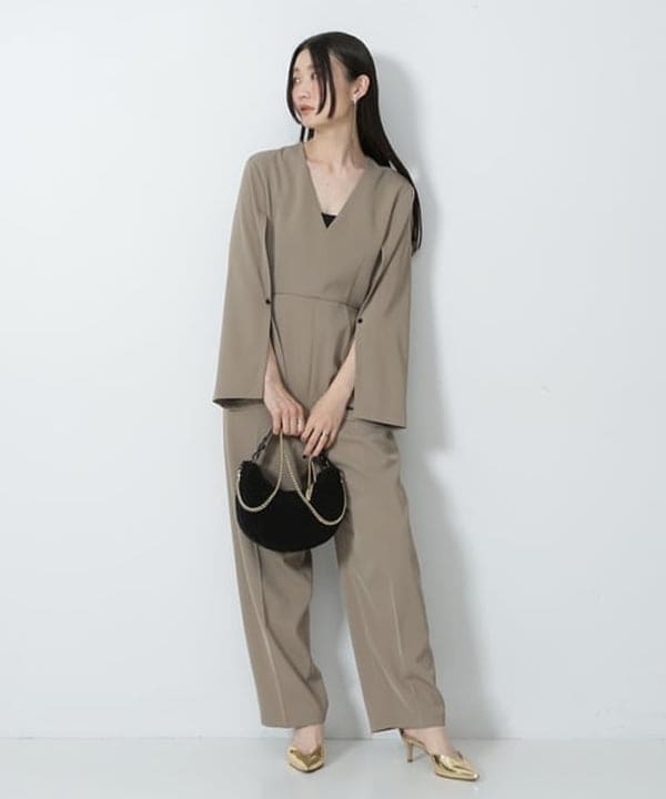 隈元 楓さんの「BEAMS WOMEN｜Vネック オールインワン」を使ったコーディネート