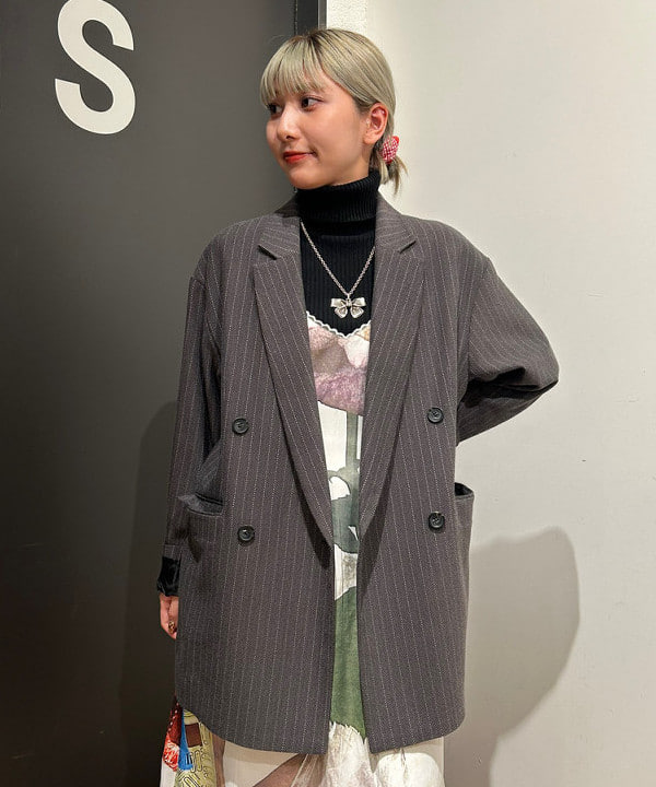 佐藤 亜美さんの「BEAMS WOMEN｜【別注】Casselini / キラキラ ポーチ」を使ったコーディネート