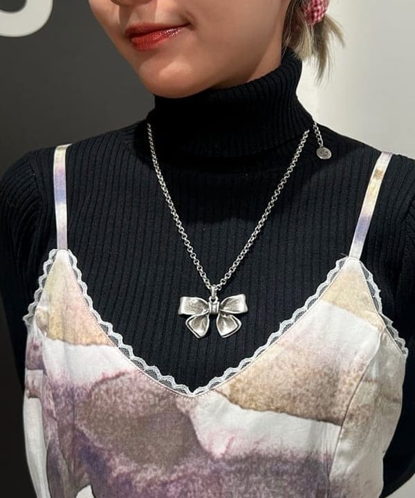佐藤 亜美さんの「BEAMS WOMEN｜【別注】Casselini / キラキラ ポーチ」を使ったコーディネート