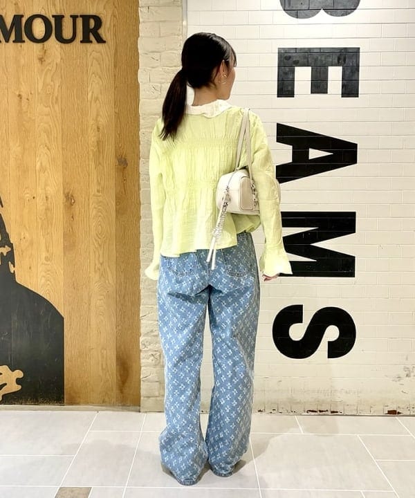 カタヤマ アヤさんの「BEAMS WOMEN｜シアー シャーリング リボン ブラウス」を使ったコーディネート