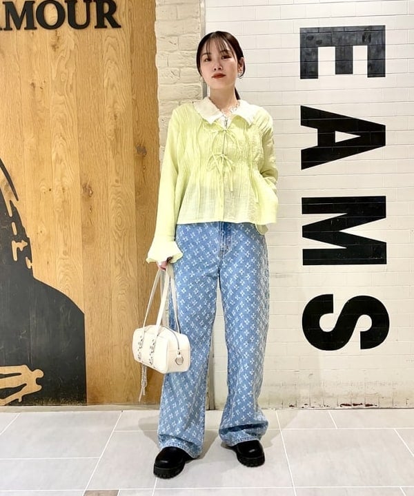 カタヤマ アヤさんの「BEAMS WOMEN｜シアー シャーリング リボン ブラウス」を使ったコーディネート