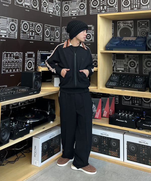 LUSSO CLOUD × Gramparents / Esto Slide