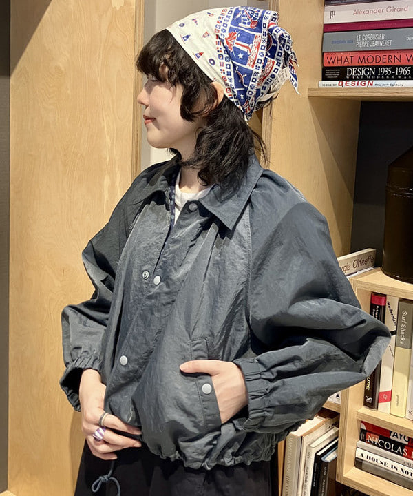 小原 もこさんの「BEAMS WOMEN｜ナイロン コーチ ジャケット」を使ったコーディネート