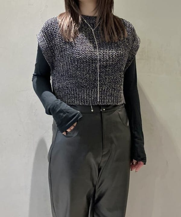 CHIHIROさんの「BEAMS WOMEN｜maturely / フェイクレザー フック イージーパンツ」を使ったコーディネート