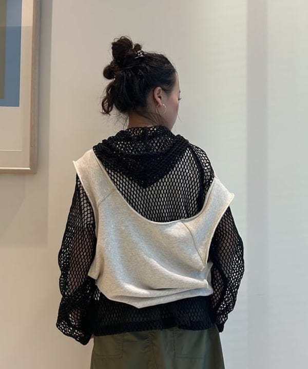 清水 彩乃さんの「BEAMS WOMEN｜【別注】BRIEFING / ヘルメット バッグ レオパード」を使ったコーディネート