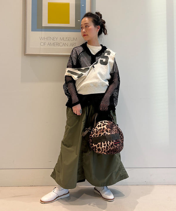 清水 彩乃さんの「BEAMS WOMEN｜【別注】BRIEFING / ヘルメット バッグ レオパード」を使ったコーディネート