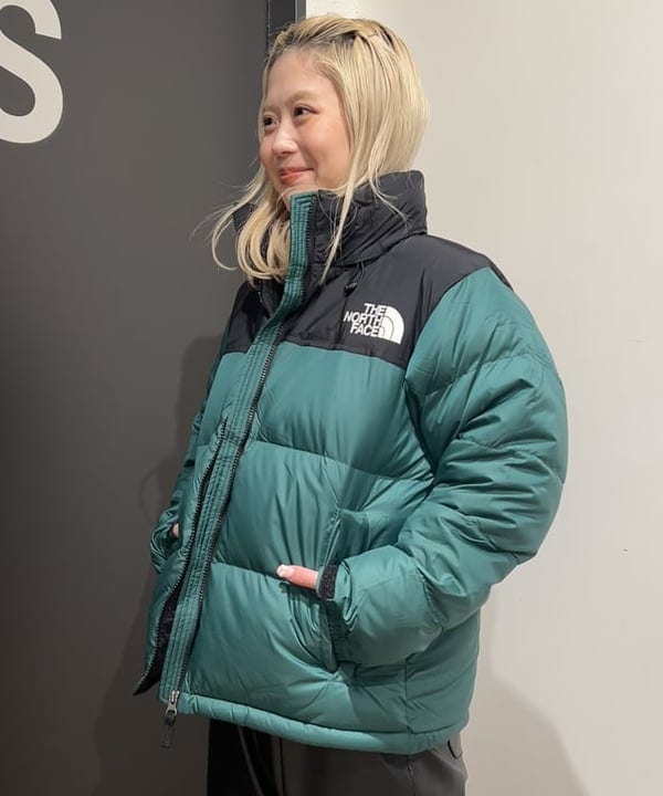 安藤 菜央さんの「BEAMS WOMEN｜maturely / フェイクレザー フック イージーパンツ」を使ったコーディネート
