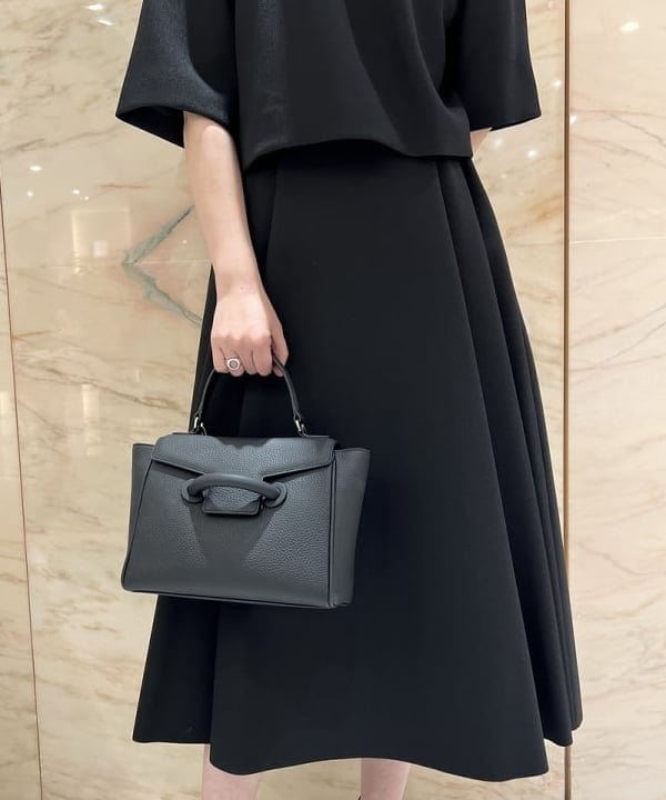 中丸　栞さんの「BEAMS WOMEN｜Demi-Luxe BEAMS / パールイヤリング」を使ったコーディネート