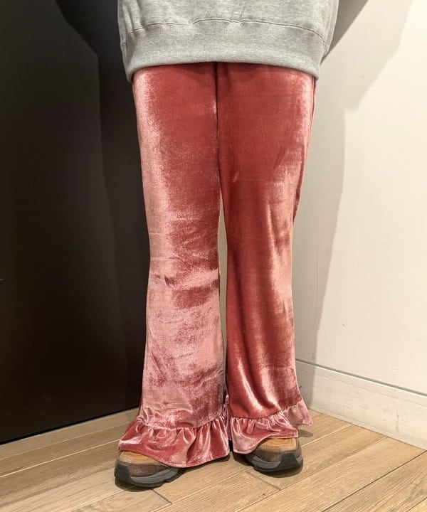 sakuraさんの「BEAMS WOMEN｜フリル ヘム ベロア パンツ」を使ったコーディネート