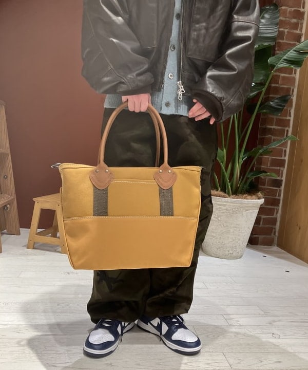 ハルさんの「BEAMS WOMEN｜L.L.Bean / 別注 Deep Bottom Leather Handle Zip Tote M」を使ったコーディネート