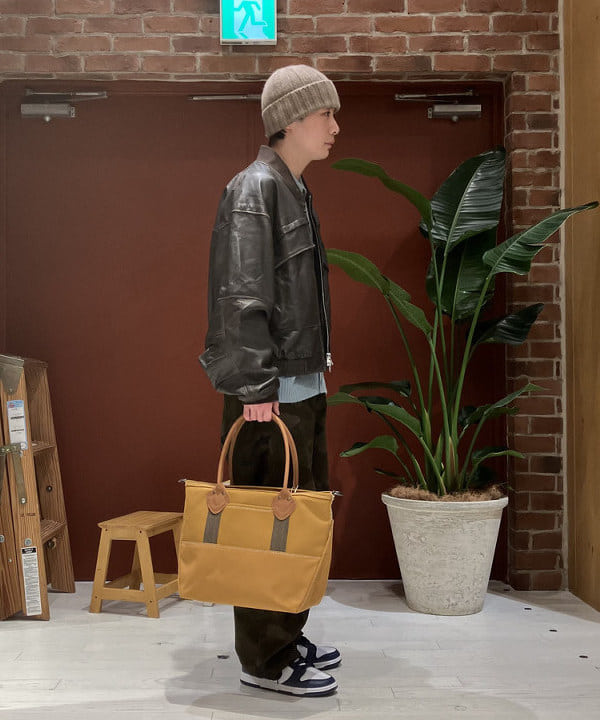 ハルさんの「BEAMS WOMEN｜L.L.Bean / 別注 Deep Bottom Leather Handle Zip Tote M」を使ったコーディネート