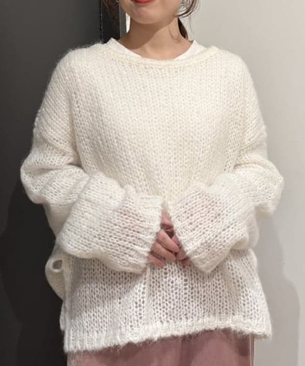 makita mikaさんの「BEAMS WOMEN｜トリアセテート ベロア スリット スカート」を使ったコーディネート