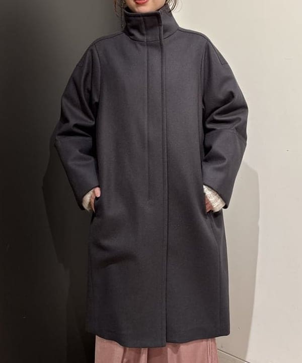 makita mikaさんの「BEAMS WOMEN｜トリアセテート ベロア スリット スカート」を使ったコーディネート