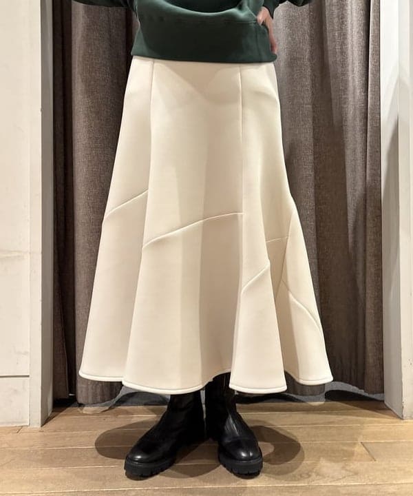 makita mikaさんの「BEAMS WOMEN｜切り替え フレアスカート」を使ったコーディネート