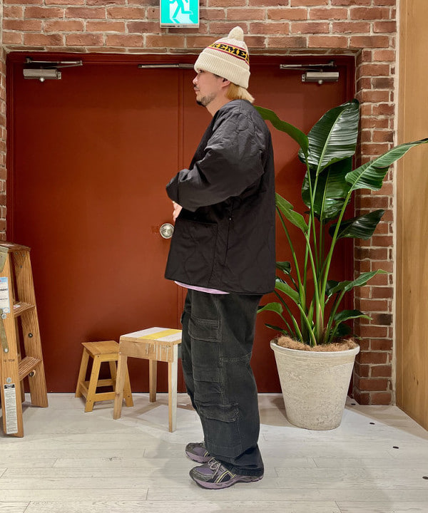 新里 京介さんの「BEAMS WOMEN｜ダブルポケット デニムパンツ」を使ったコーディネート